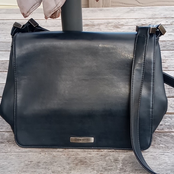 Nine West Handbags - Nine West dark navy blue crossbody purse